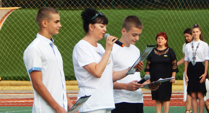 1 вересня: в Южненській ОТГ цьогоріч 328 дітей пішли в перший клас (фото) | YНовини одещіни