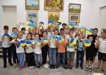 21 вересня до Міжнародного дня миру в Обласному центрі естетичного виховання імені Емілії Євдокимової відбулося інтегроване заняття в рамках проекту «Музейна педагогіка» з учнями 4 класу гімназії № 2