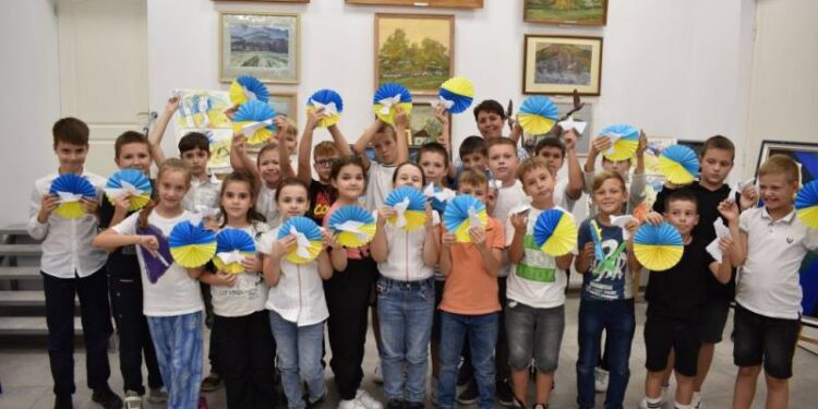 21 вересня до Міжнародного дня миру в Обласному центрі естетичного виховання імені Емілії Євдокимової відбулося інтегроване заняття в рамках проекту «Музейна педагогіка» з учнями 4 класу гімназії № 2