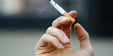 В Украине на фоне войны не фиксируют рост курения — опрос
