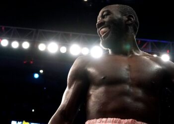 Кроуфорд пожелал, чтобы Эминем вывел его на поединок со Спенсом. Рэпер ответил согласием