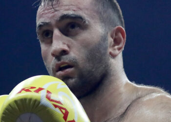 Заставили американок визжать. Российский боксер избил соперника как грушу