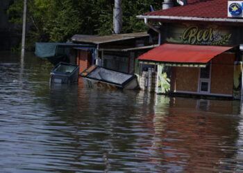 Подрыв Каховской ГЭС: в поверхностных водоемах на некоторых территориях зафиксировано превышение микробиологических показателей
