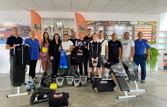 Черкаські спортсмени отримали нове спорядження