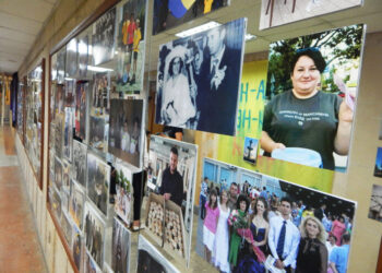 До Дня міста музей Южного презентував експозицію «Дзеркало історії» (фото) | YНовини одещіни