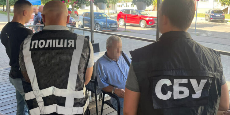 На Львівщині профспілкового діяча затримали за підозрою у наданні хабаря | Кримінальні новини