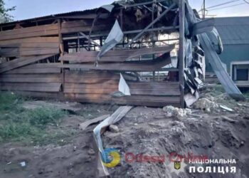 Нічна атака на Одещину: уламки «шахедів» також влучили на територію приватної садиби