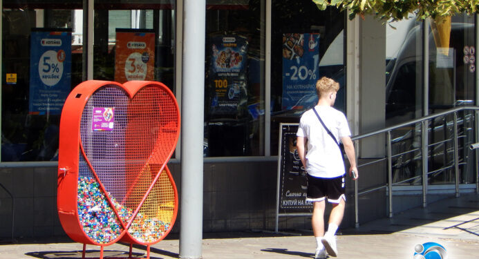 В Южному супермаркет долучився до благодійного проекту зі збору кришечок | YНовини одещіни