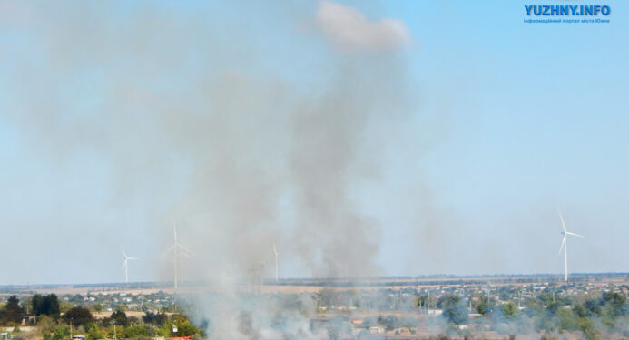 В Южному вкотре сталась пожежа: рятувальники задіяли 2 одиниці спецтехніки | YНовини одещіни