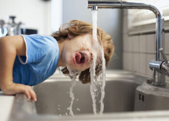 «Питьевая вода безопасна»: в Киевводоканале опровергли информацию о якобы возможной вспышке холеры