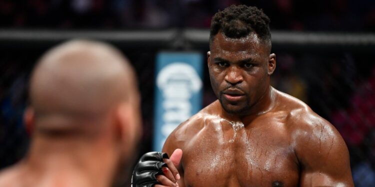 «Скрещивание жабы с гадюкой». Трояновский — о боксёрском поединке бойца ММА Нганну и Тайсона Фьюри