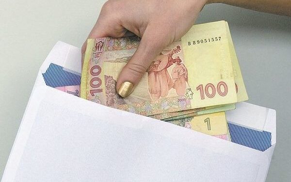Тінізація оплати праці українців призводить до недоотримання величезних сум податків місцевими бюджетами