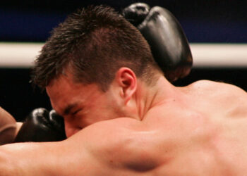 Поляк грязно атаковал российского боксера. Карма была быстра и жестока!