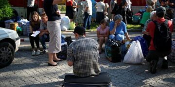 Жителі Калуги вигнали українських біженців з-за того, що вони облаяли Путіна (відео)
