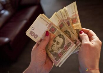 Мінімальна зарплата в Україні в 2024 році зросте до 8 тисяч гривень