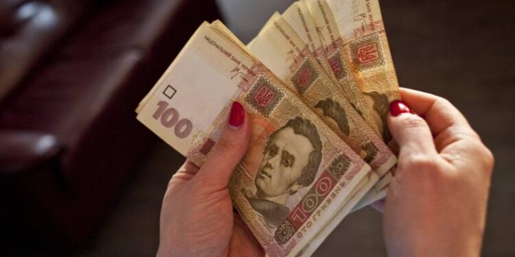 Мінімальна зарплата в Україні в 2024 році зросте до 8 тисяч гривень