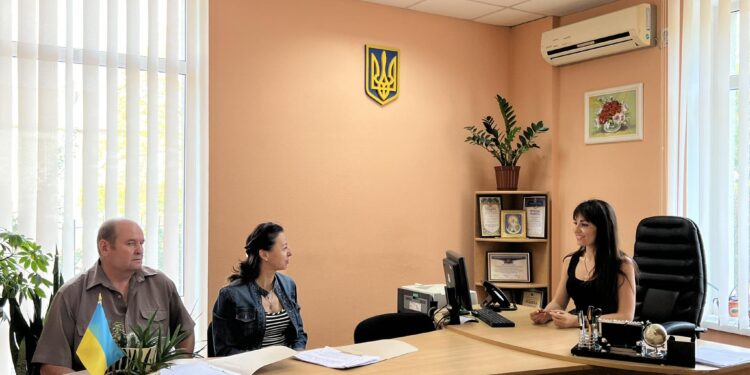 Робота для переміщених осіб, «ти потрібен»