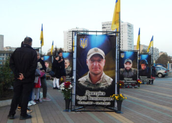 В Южному доповнили Еспланаду пам’яті світлинами 6 полеглих Захисників (фото, відео) | YНовини одещіни