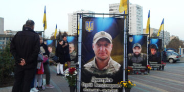 В Южному доповнили Еспланаду пам’яті світлинами 6 полеглих Захисників (фото, відео) | YНовини одещіни