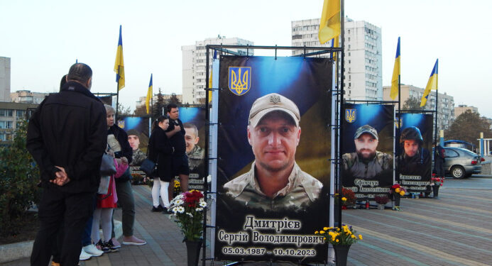 В Южному доповнили Еспланаду пам’яті світлинами 6 полеглих Захисників (фото, відео) | YНовини одещіни