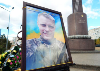 В Южному попрощалися з 28-річним військовим Артемом Садовським (фоторепортаж) | YНовини одещіни