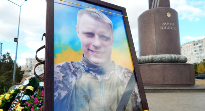 В Южному попрощалися з 28-річним військовим Артемом Садовським (фоторепортаж) | YНовини одещіни