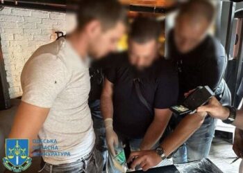 В Одесі затримали організатора ще однієї схеми: 20 тисяч доларів за вплив на військкомат | Одеський Кур’єр