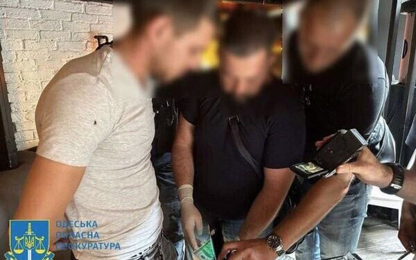 В Одесі затримали організатора ще однієї схеми: 20 тисяч доларів за вплив на військкомат | Одеський Кур’єр