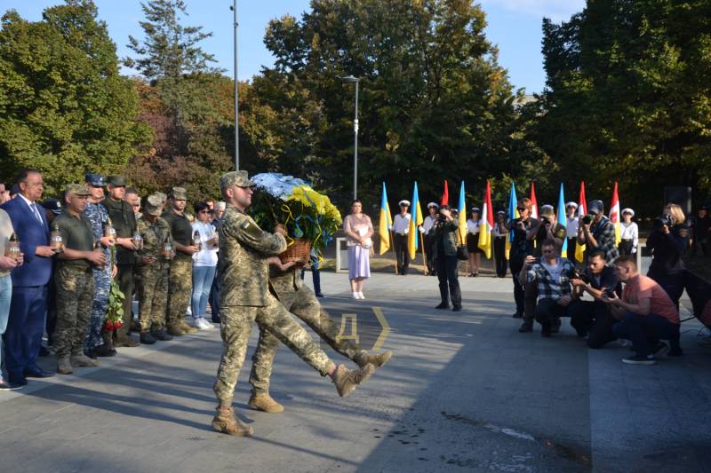 В одеському парку Перемоги та біля обласної адміністрації відкрили меморіали загиблим захисникам України