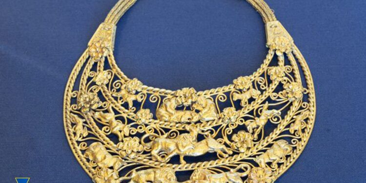 Викрадене з України скіфське золото конфіскували в Іспанії: контрабандисти затримані (фото) — Одеса