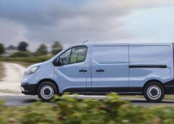 Оголошено ціни на Renault Trafic E-Tech — Автоновини