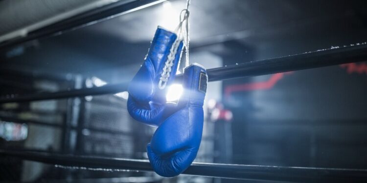 Подвиг, пробирающий до мурашек. Тренер вытащил тонущую девушку из ледяной воды