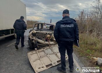 Машина вщент, троє людей у лікарні: ДТП з перекиданням на Одещині (фото) — Одеса