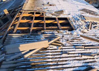 Пейзаж після шторму: у місті на Одещині понад десятка будинків лишилися без даху (фото) — Одеса