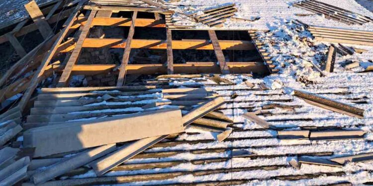 Пейзаж після шторму: у місті на Одещині понад десятка будинків лишилися без даху (фото) — Одеса