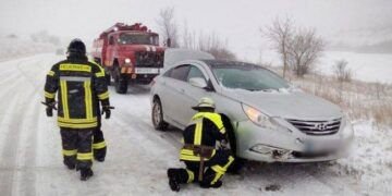 Снігопад в Одеській області: за кілька годин уже майже 50 ДТП, зокрема з автобусами
