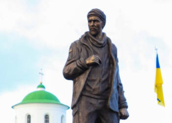 У Ніжині встановили пам`ятник герою, розстріляному окупантами за слова «Слава Україні»