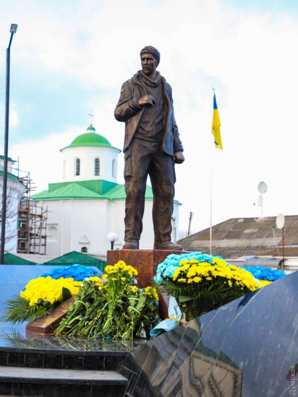 У Ніжині встановили пам`ятник герою, розстріляному окупантами за слова «Слава Україні»