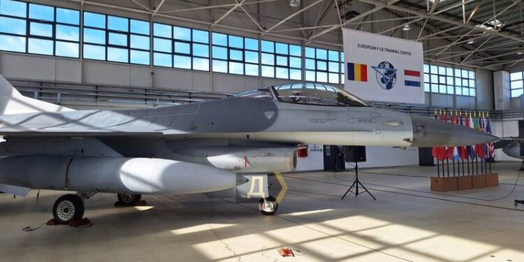 У Румунії запрацював центр із підготовки пілотів винищувачів F-16: серед курсантів будуть і українські льотчики