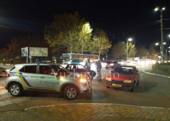 В Южному на перехресті сталася ДТП за участі двох автівок | YНовини одещіни