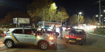 В Южному на перехресті сталася ДТП за участі двох автівок | YНовини одещіни