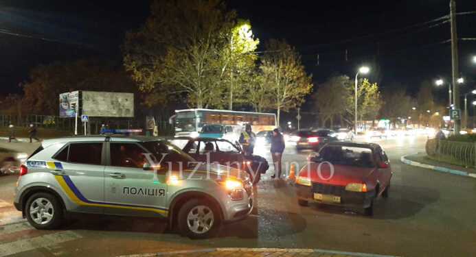 В Южному на перехресті сталася ДТП за участі двох автівок | YНовини одещіни