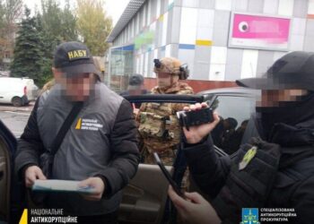 В Одесі затримали бізнесмена, який намагався дати 200 тисяч хабаря військовому командуванню | Одеський Кур’єр
