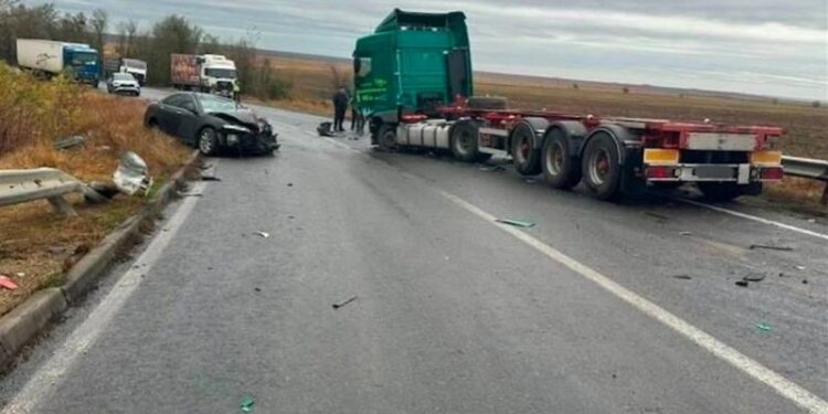 Вилетіли на зустріч і потрапили під вантажівку: під Ізмаїлом у ДТП постраждала родина