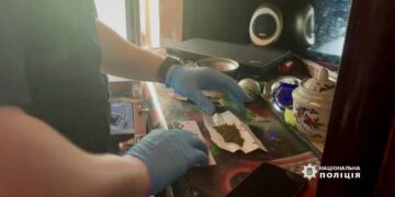 Зберігав удома незаконну зброю, боєприпаси та наркотики: жителеві Ізмаїла загрожує сім років в’язниці