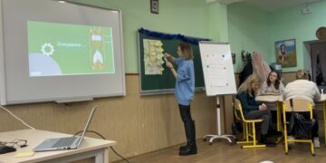 В Южному вчителів навчають долати освітні втрати у дітей внаслідок війни | YНовини одещіни