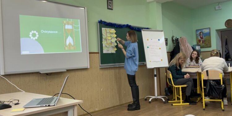 В Южному вчителів навчають долати освітні втрати у дітей внаслідок війни | YНовини одещіни