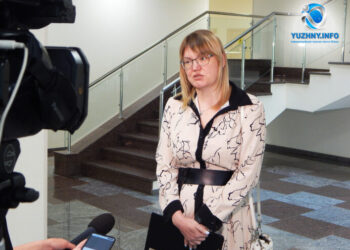 В Южному закуплять новорічні подарунки для закладів освіти та меблі для шкільного укриття | YНовини одещіни