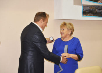 З нагоди Дня місцевого самоврядування в Южному нагородили працівників міськради (фото) | YНовини одещіни