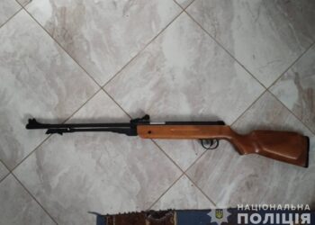 На Волині заґратовано чоловіка, який активно торгував саморобною вогнепальною зброєю. ФОТО | Кримінальні новини